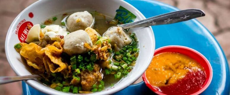 Here is a about Indonesian street food.