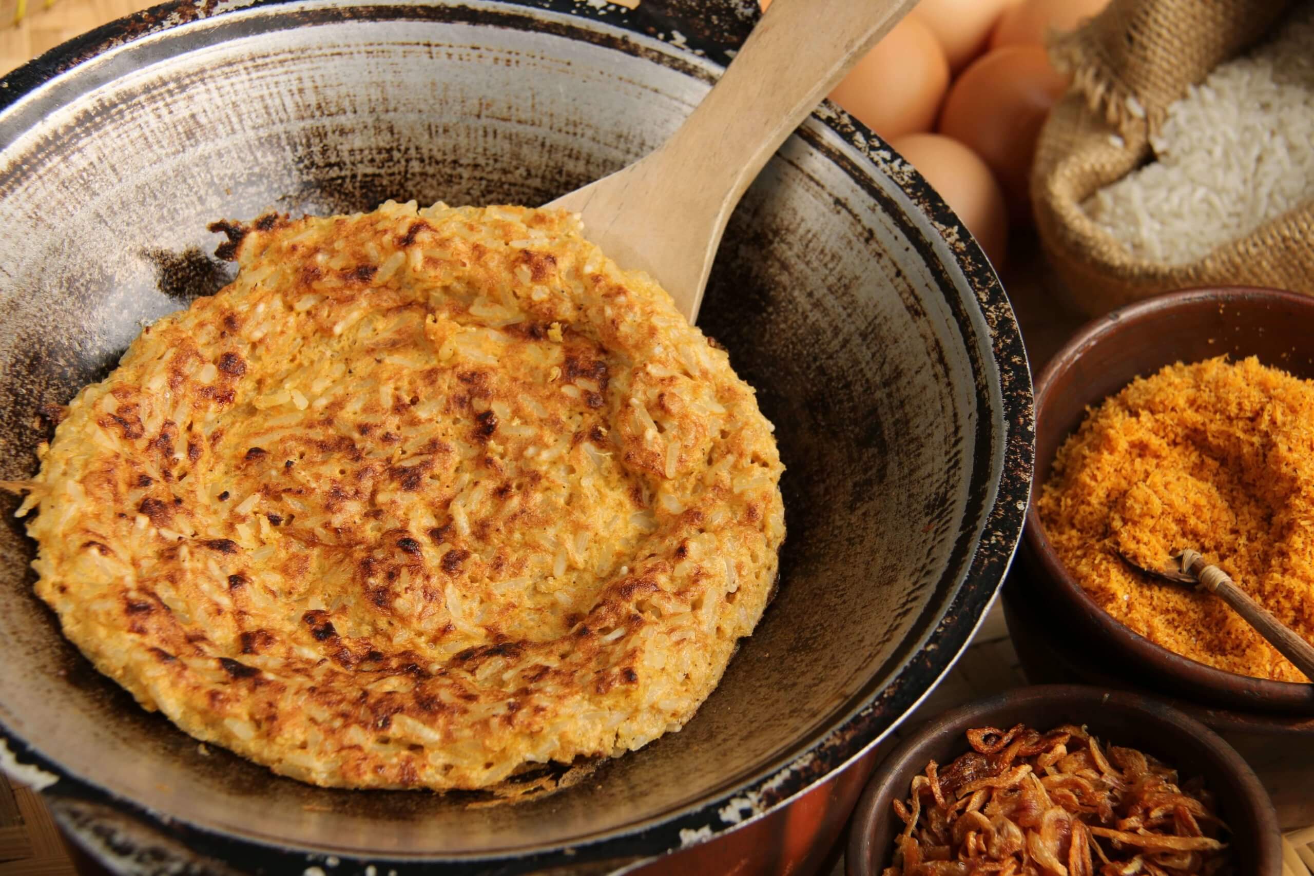 The iconic Betawi dish, Kerak Telor. Jakarta Street Foods