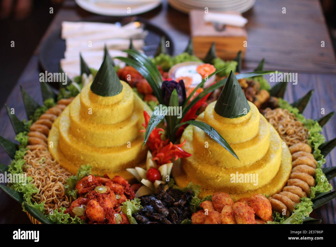 Of course. Here is a 1,200-word article on Javanese traditional dishes.