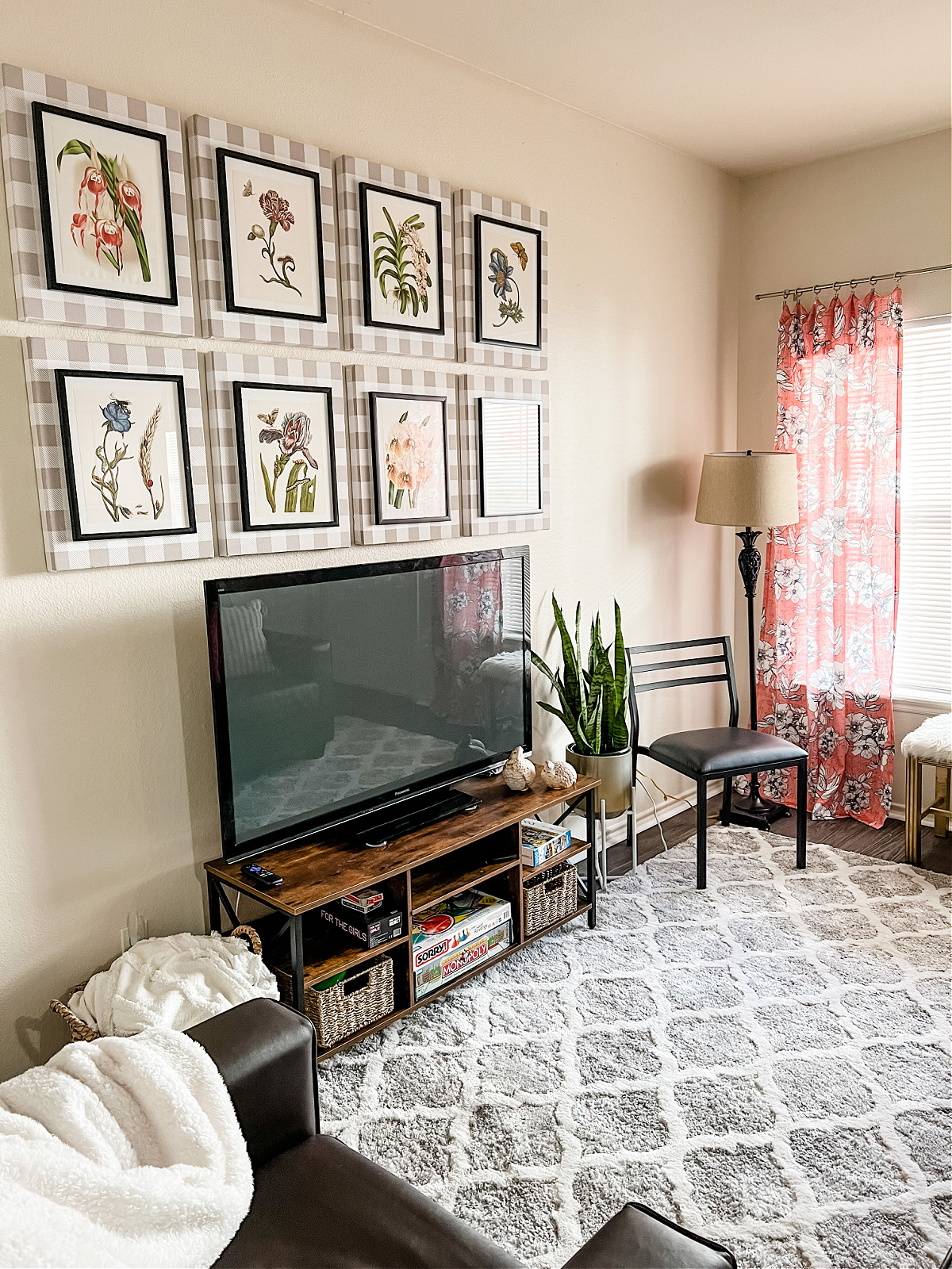 Beyond the Dorm Bed: Elevating Your College Living Room from Drab to Dream