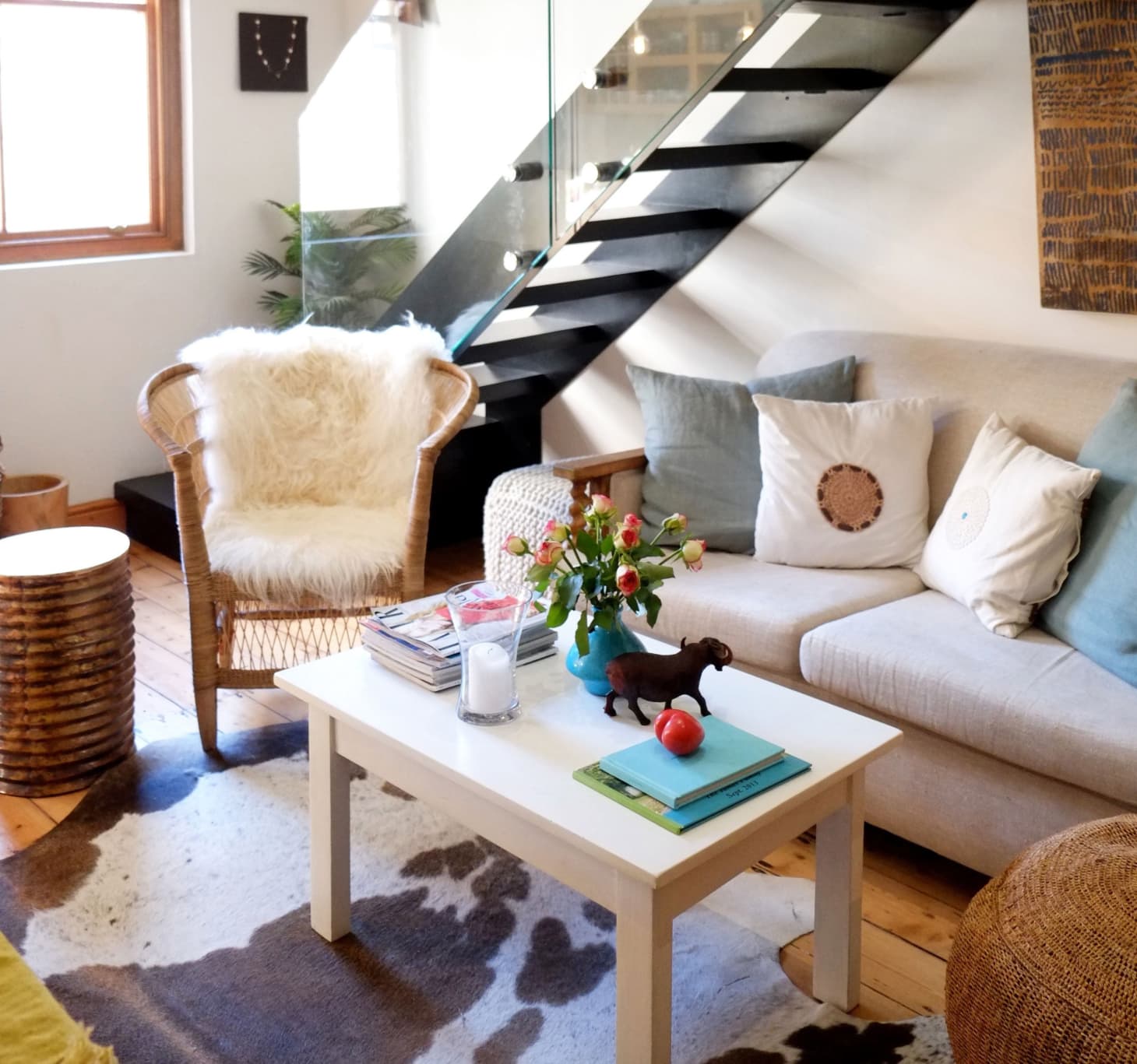 Maximizing Charm and Function: The Art of Interior Design for Small Living Rooms