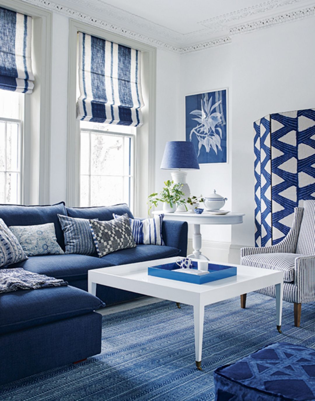 Timeless Tranquility: Mastering the Art of Blue and White Living Room Decor